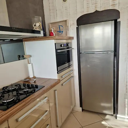 Face 5 Pers Wi-fi Parking Linge De Maison Gratuit 1chambre Parentale 1cabine Lits Superposes 1 Canape Lit Arcachon