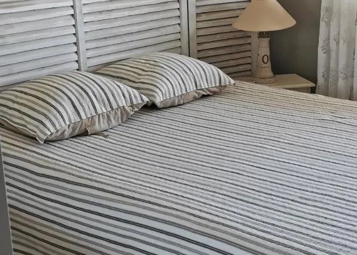 Face 5 Pers Wi-fi Parking Linge De Maison Gratuit 1chambre Parentale 1cabine Lits Superposes 1 Canape Lit Apartment Arcachon