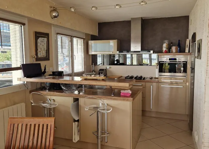 Face 5 Pers Wi-fi Parking Linge De Maison Gratuit 1chambre Parentale 1cabine Lits Superposes 1 Canape Lit Lägenhet